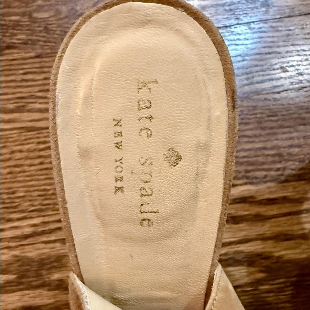 Kate Spade‎ Tan Heels with Gold Flower Accent